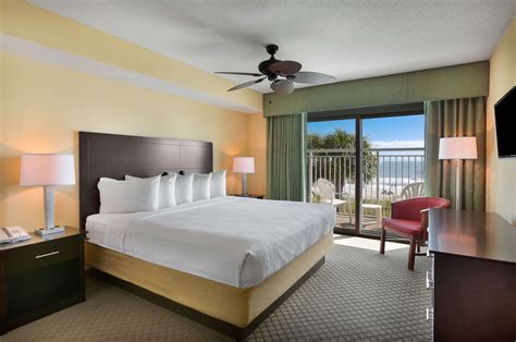 Oceanfront Deluxe 4 Bedroom .